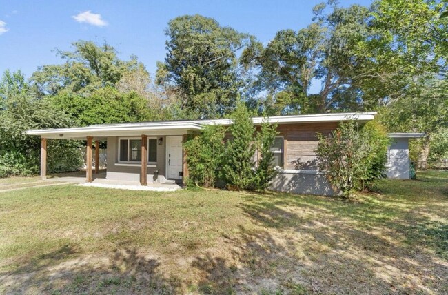 Building Photo - 9119 Amherst Dr