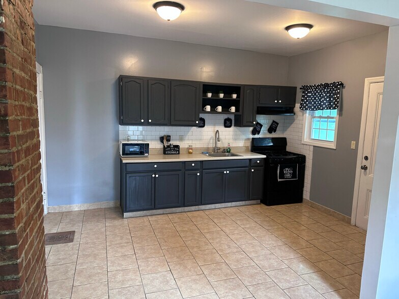 Building Photo - 362 Norton St