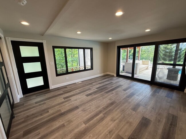 Building Photo - Brand New Apartment in Mukilteo with Parti...