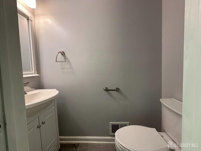 Building Photo - 214 Sapphire Ln