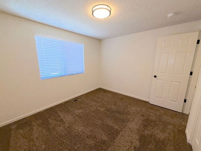 Building Photo - NW Reno Single Story House - 2 Car Garage/Fully Landscaped Yard