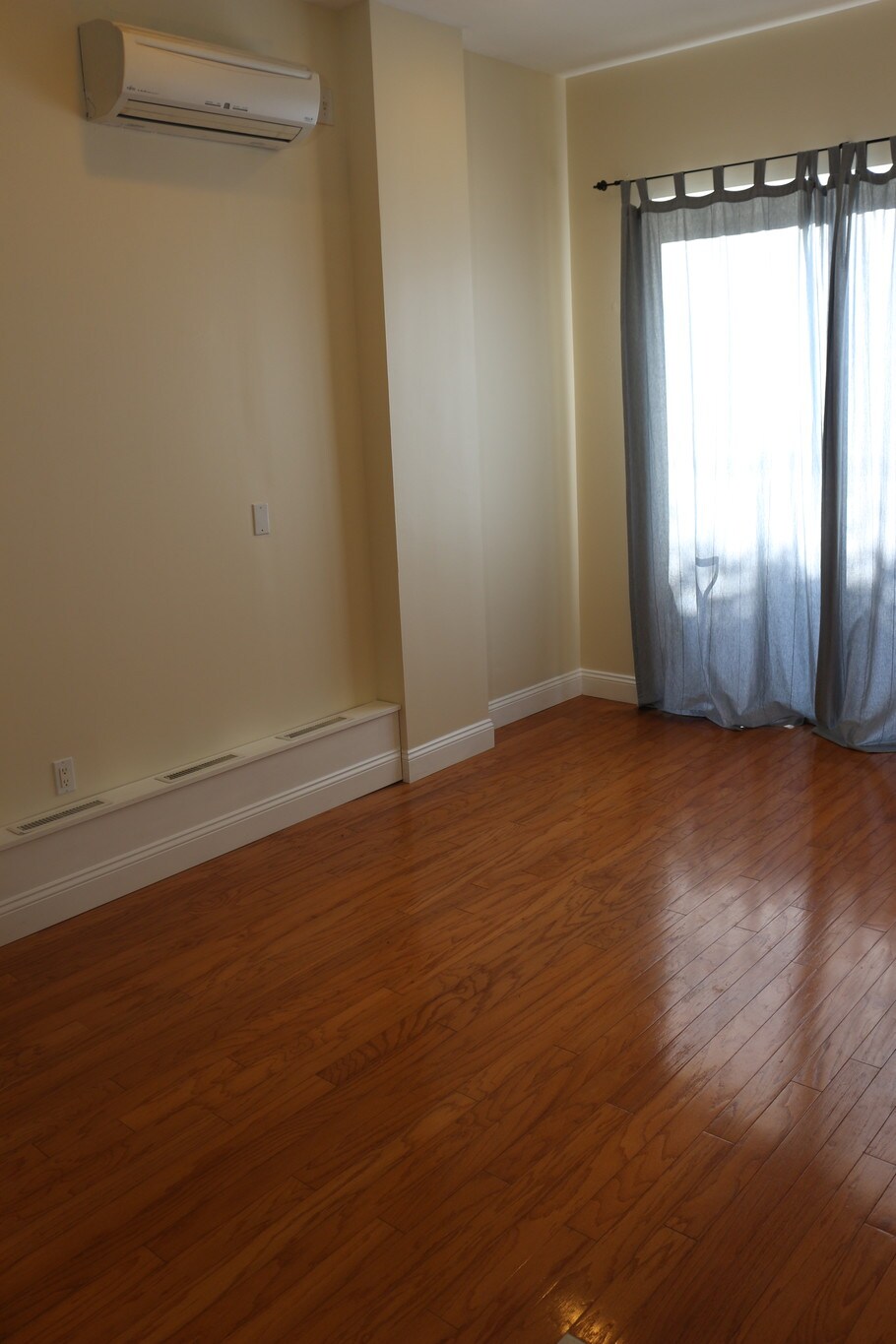 Building Photo - 221 Kingsland Ave