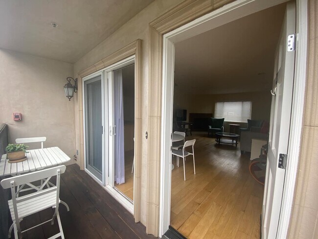 Building Photo - 3005 Grand Canal