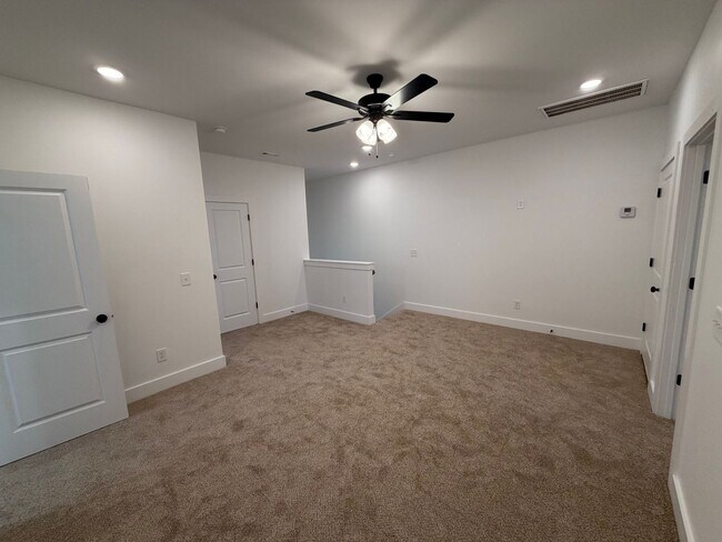 Building Photo - New Build 3 Bed 2.5 Bath Townhome in Shelbyville with a Move in Special