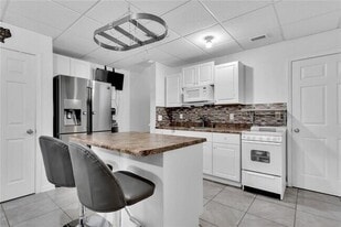 Building Photo - 3015 Spalding Ct