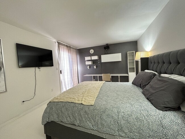 Building Photo - Stunning updated 2 Bedroom, 2 Bathroom, 2 car garage in heart of downtown Scottsdale