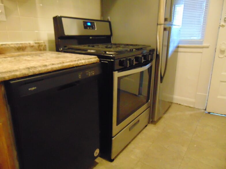 Building Photo - 2209 E 70th St