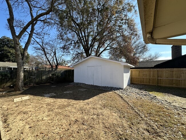 Building Photo - 24 Heatherwood Dr