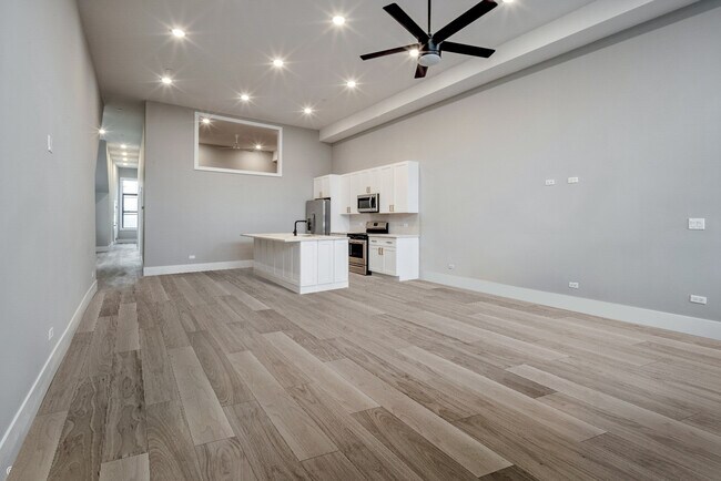 Building Photo - 639 W 18th St