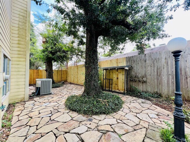 Building Photo - 16079 Hidden Acres Dr