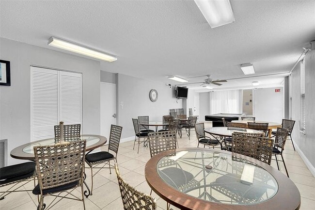 Building Photo - 801 S Ocean Dr