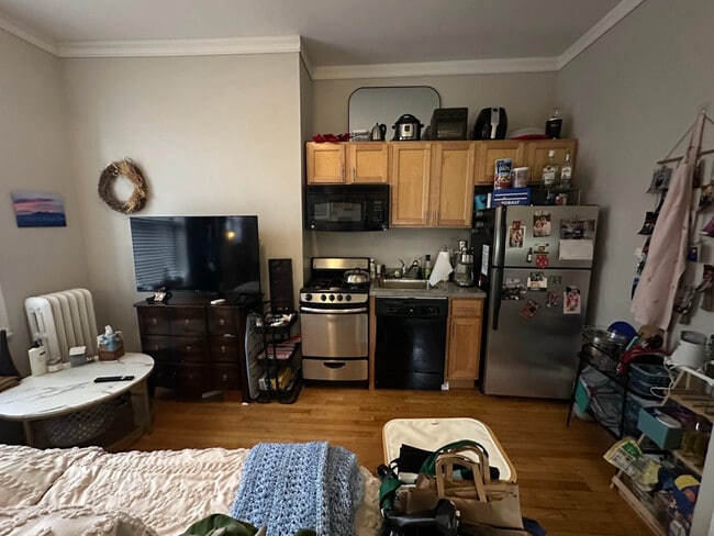 Building Photo - 2525 N Clark St