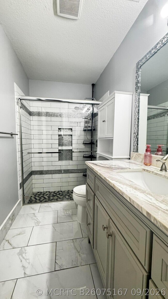 Building Photo - 20970 Concord Green Dr W