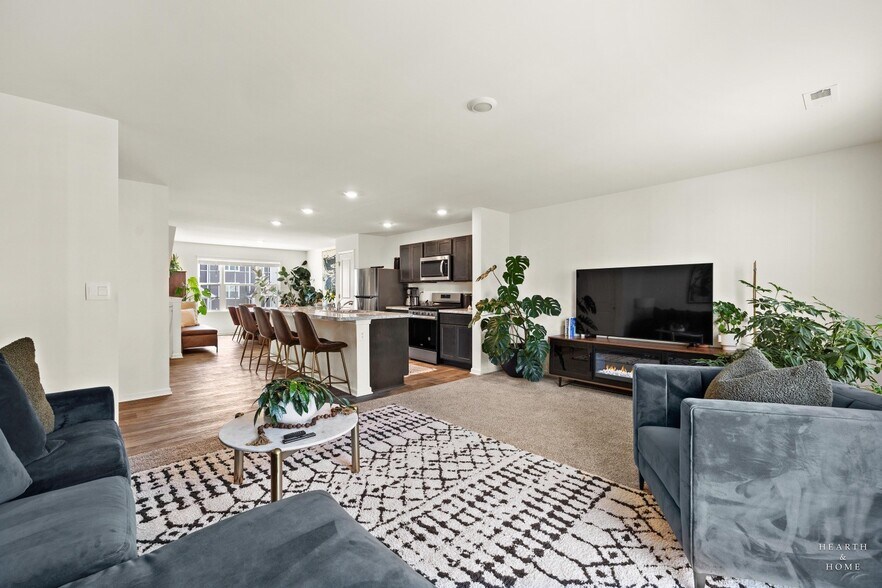 Living Furnished View 1 - 6550 Linden Trl