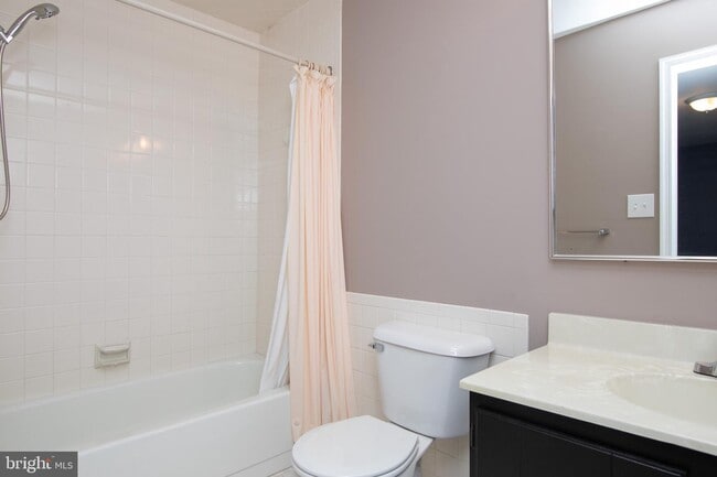 Building Photo - 322 Kings Croft Dr