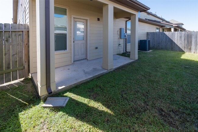 Building Photo - 12431 Roy Mix Bohn Lane