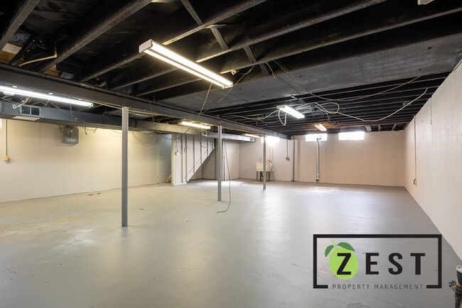 Building Photo - 3 BD 1 BA HOME AVAILABLE NOW! 1,300 Monthly