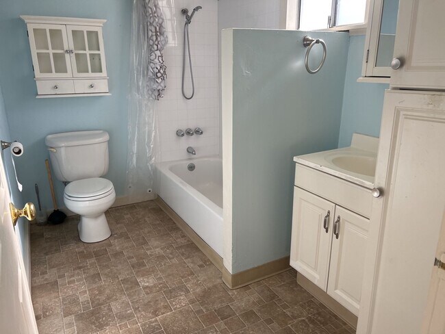 Building Photo - Pet-Friendly 2BD/1BA Home in Rio Dell!