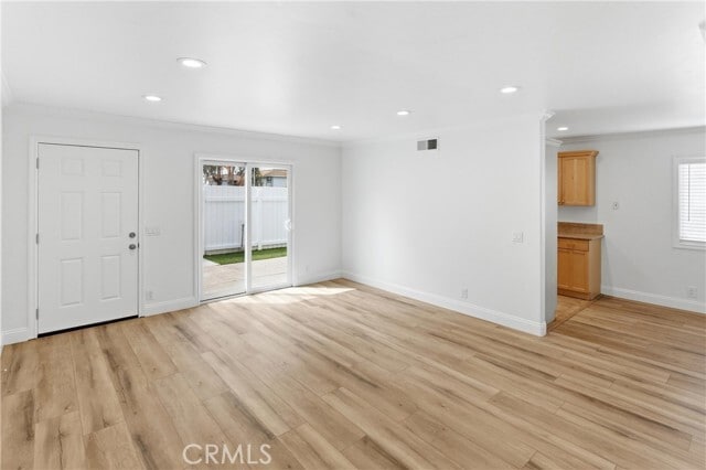 Building Photo - 9582 Pettswood Dr