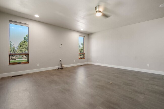 Building Photo - 64144 Pioneer Loop