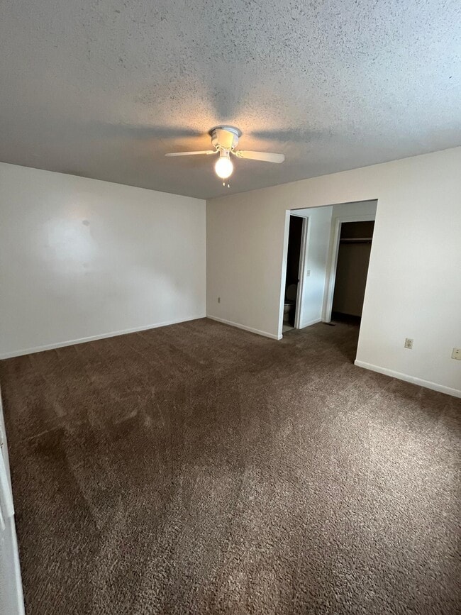 Building Photo - 159 Scottwood Dr SE