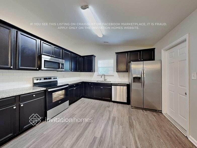 Building Photo - 3821 Tyler Bluff Ln