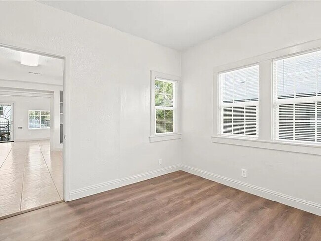 Building Photo - 3123 San Rafael Ct