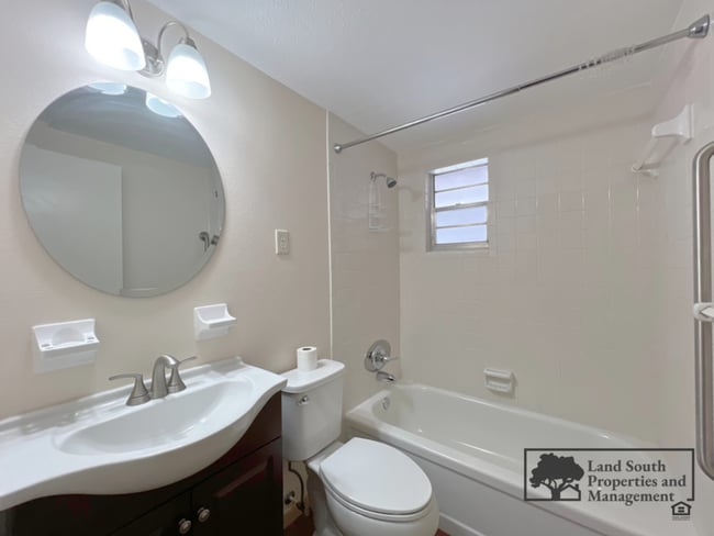 Building Photo - 2126 Smithfield Pl