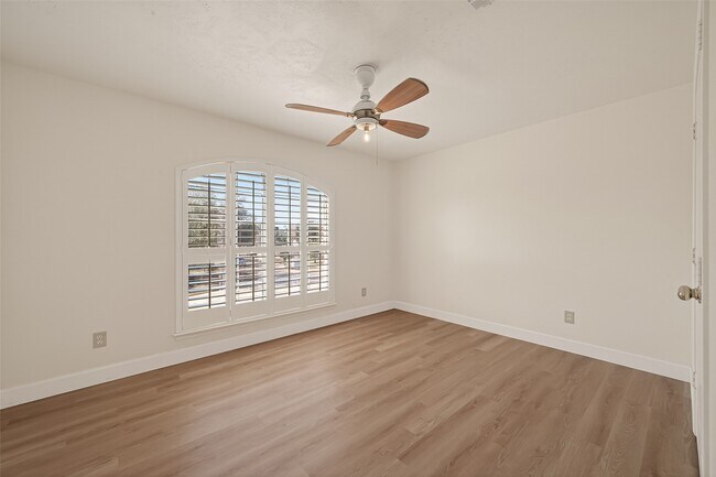 Building Photo - 15910 Clayton Bend Dr