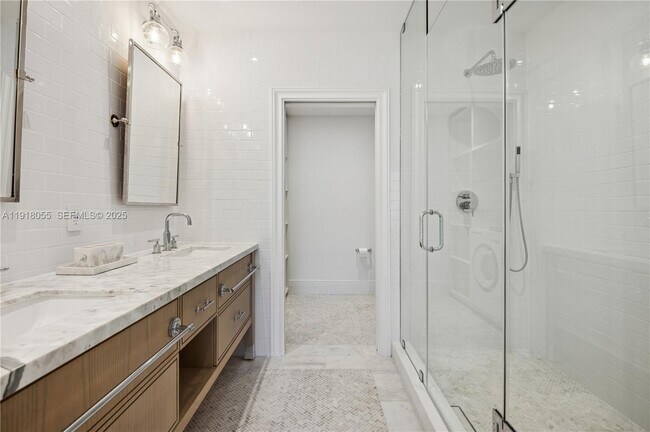 Building Photo - 705 Crandon Blvd