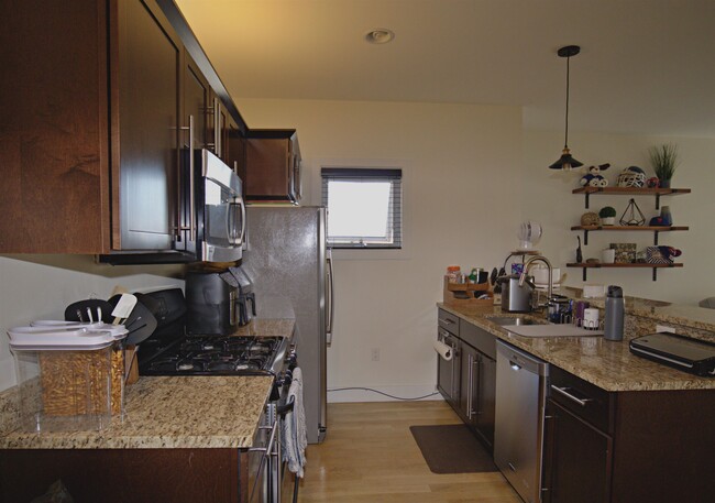 Building Photo - 5501 Hudson Ave