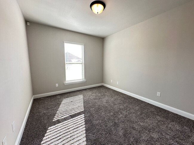 Building Photo - *$500 off FIRST MONTHS RENT MOVE IN SPECIAL* (LUCIEN FIELD ESTATES-SOUTHEAST SHREVEPORT-BEAUTIFUL...