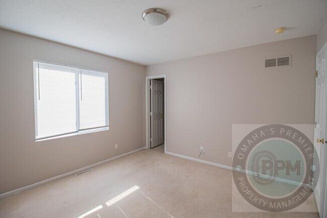 Building Photo - 3 Bedroom / 2 Bathroom House | Millard