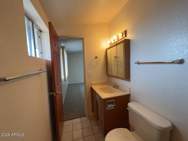 Building Photo - 3733 Sparrow Dr
