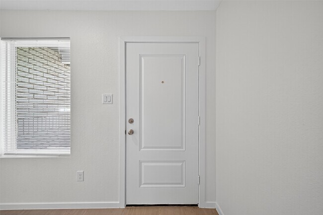 Building Photo - 6818 Eastern Cottonwood Ln