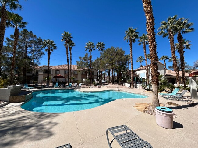 Building Photo - 3 bedroom 2 bathroom Summerlin condo!