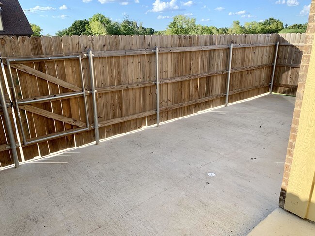 Building Photo - 312 Newcomb Ln