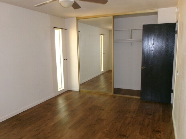 Building Photo - 9685-9687 Lake Natoma Dr