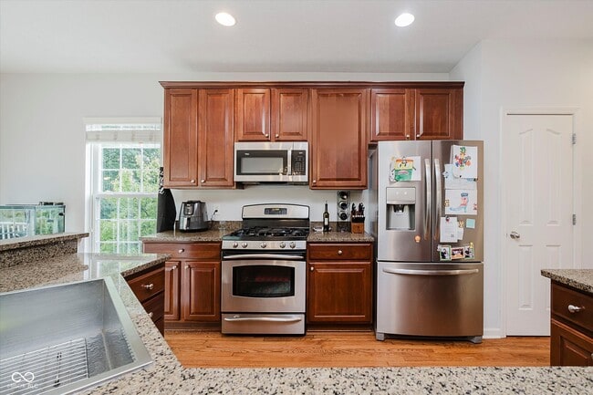 Building Photo - 755 Ivy Ln