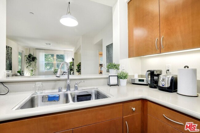 Building Photo - 7100 Playa Vista Dr