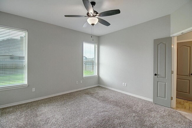 Building Photo - 3502 De Zavala St
