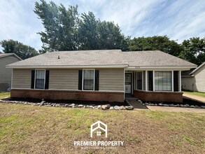 Building Photo - Charming 3BR/2BA Bartlett Area Home | Brick Fireplace & Bay Window