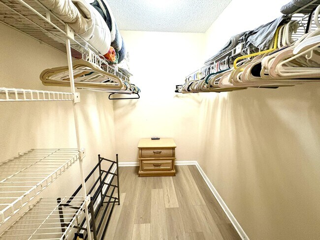 Building Photo - 9485 Boca Cove Cir