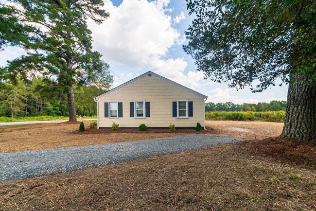 Building Photo - Charming 2-Bedroom Home in Smithfield!