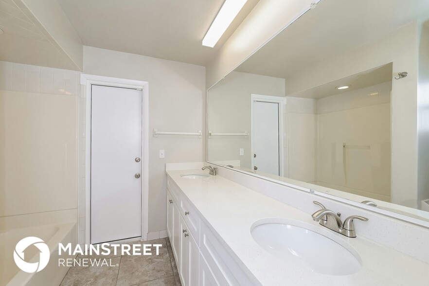 Building Photo - 6745 Paul Revere Ct