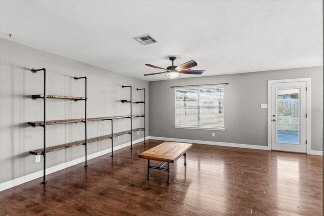 Building Photo - 208 Rock Hound Ln