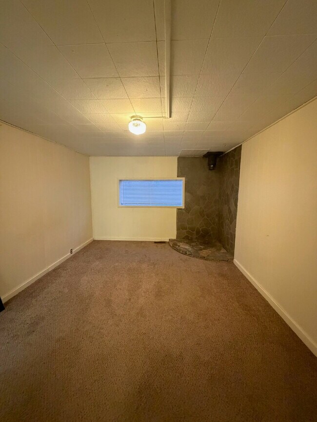 Building Photo - 424 N Rouse Ave