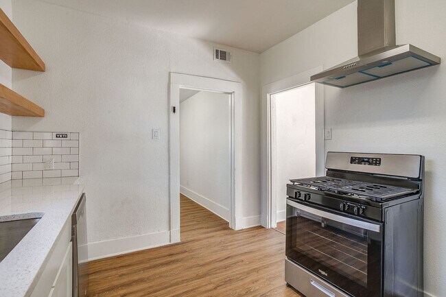 Building Photo - Large Newly Remodeled Home in Historic Fairmont- 4 Bedroom, 2 Bath- 76104