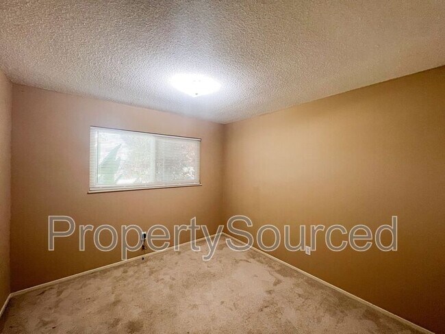 Building Photo - 320 E Granada Way