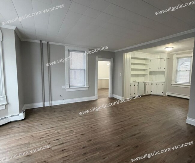 Building Photo - 136 Matteson St